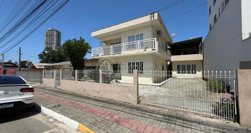 Casa com 2 quartos para alugar no Tabuleiro, Camboriú