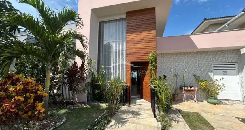 7681 -  Casa à Venda no Vale dos Cristais, Macaé, RJ