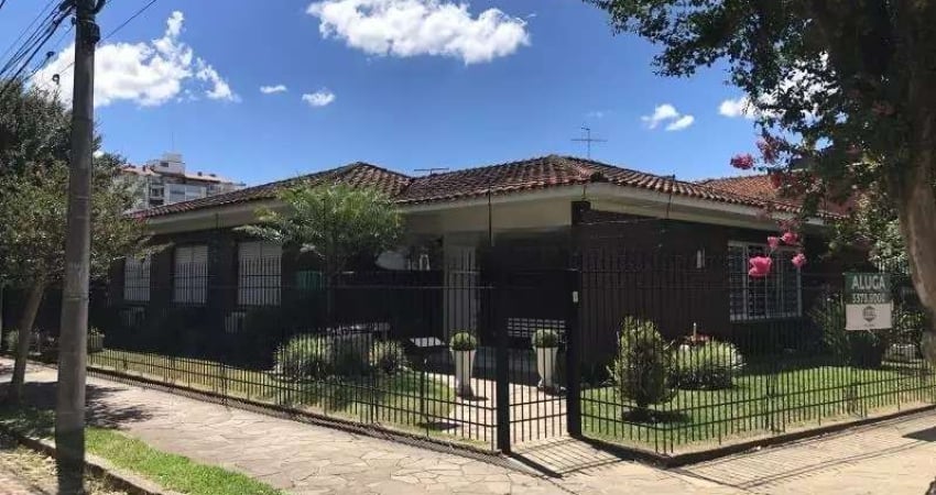 Casa com 3 quartos para alugar na Ponaim, 48, Jardim Lindóia, Porto Alegre