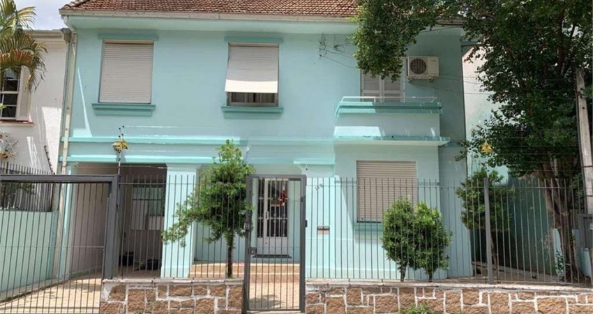Casa com 3 quartos para alugar na Rua Xavier Ferreira, 113, Auxiliadora, Porto Alegre