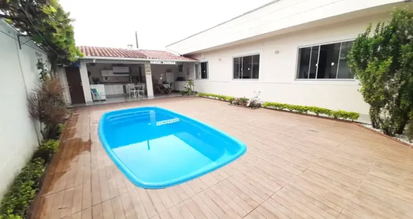 Casa 3/4 piscina espaço gourmet no Quintas das Avenidas