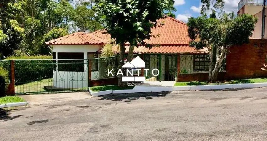 Casa 4 quartos, piscina, área gourmet, condomínio Spinaville, Juiz de Fora