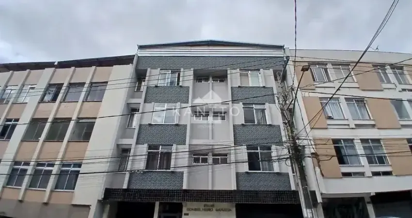 Apartamento três quartos com garagem, fundos com vista