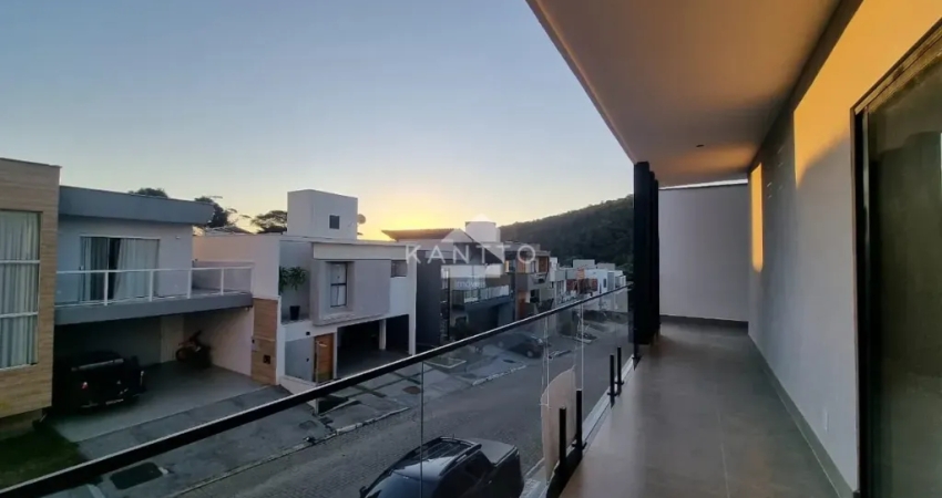 Casa 3 quartos sendo uma suite em condominio fechado.