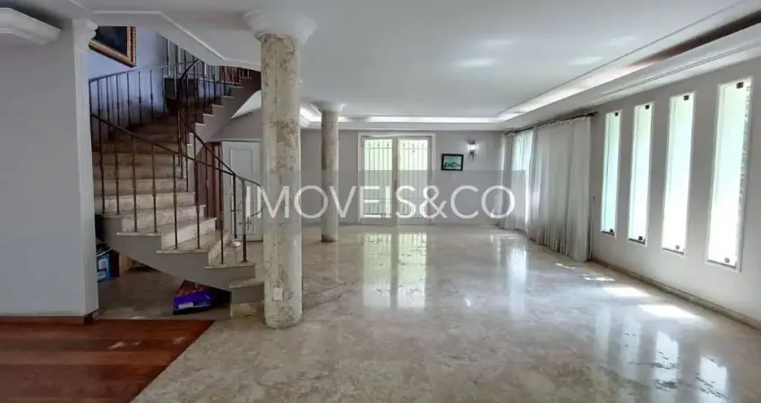 Casa à venda em São Paulo-SP, Jardim Luzitânia, 4 quartos, 3 suítes, 3 salas, 2 vagas de garagem.