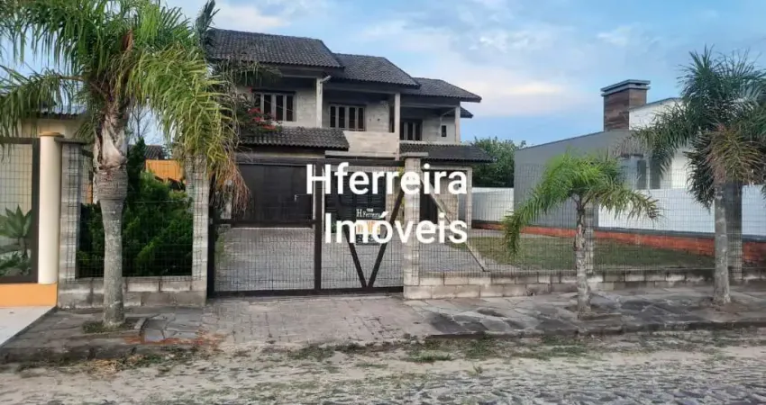 Casa 05 Dorm à venda no Bairro Figueirinhas com 220 m² de área privativa - 2 vagas de garagem