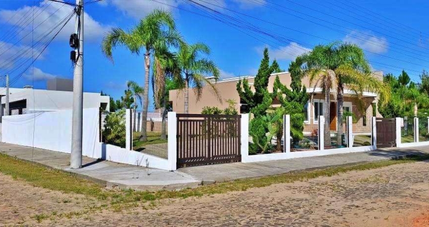 Casa 03 Dorm à venda no Bairro Bella Torres com 144 m² de área privativa - 3 vagas de garagem