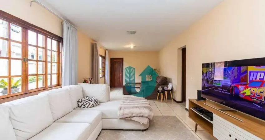 Casa totalmente averbada com suite no térreo e quintal espaçoso!