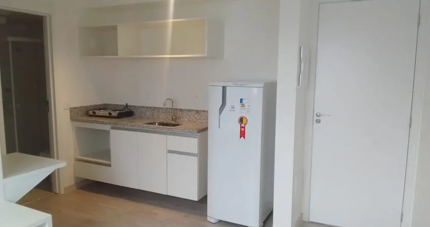 Studio pronto para morar ao lado do metrô praça da árvore! venha conferir.