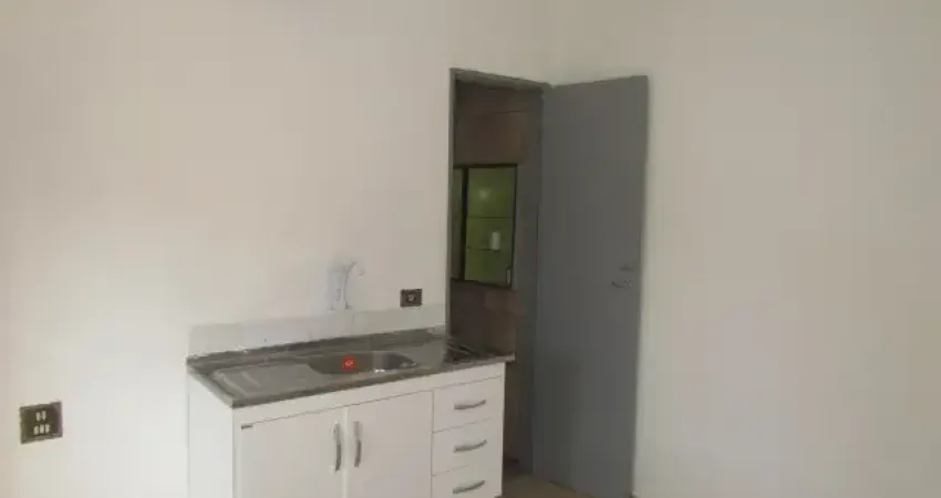 Casa com 01 dormitório e 01 vaga de garagem para locação  proximo a av. do cursino.