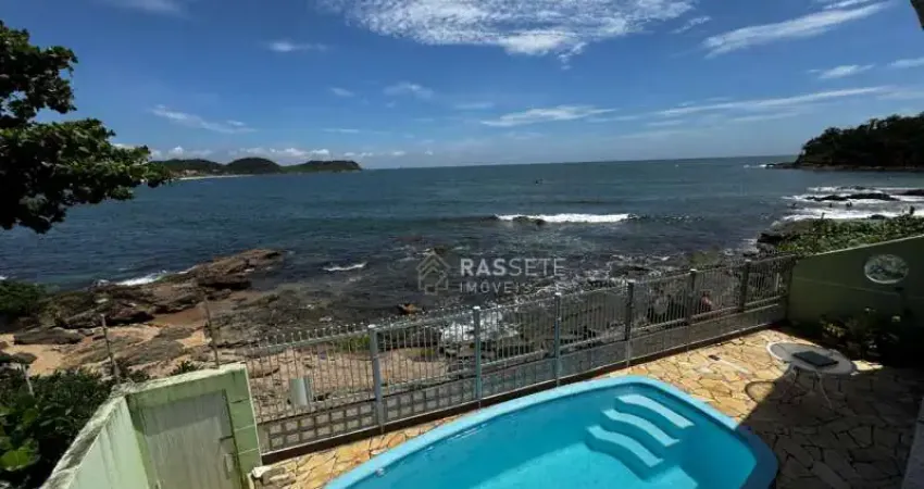 LINDA CASA FRENTE MAR NA PRAIA DO POÁ EM PENHA/SC