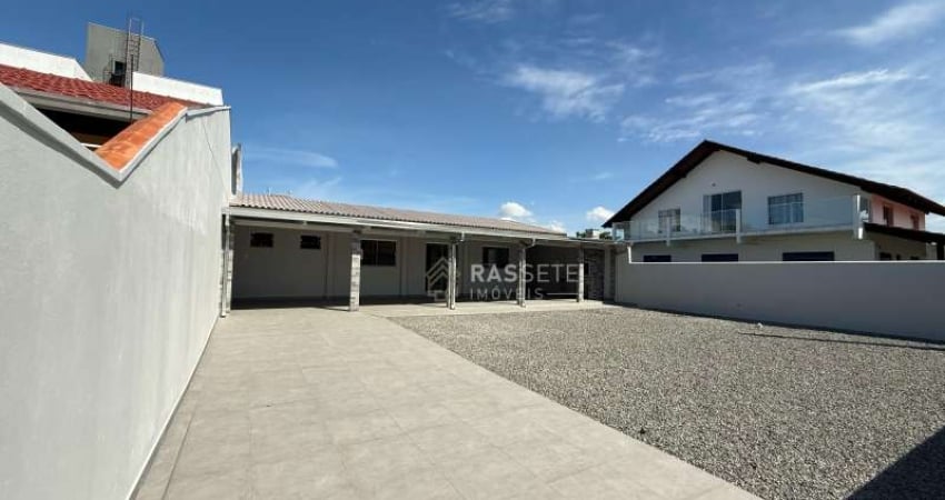 CASA QUADRA MAR NO CENTRO DE NAVEGANTES/SC