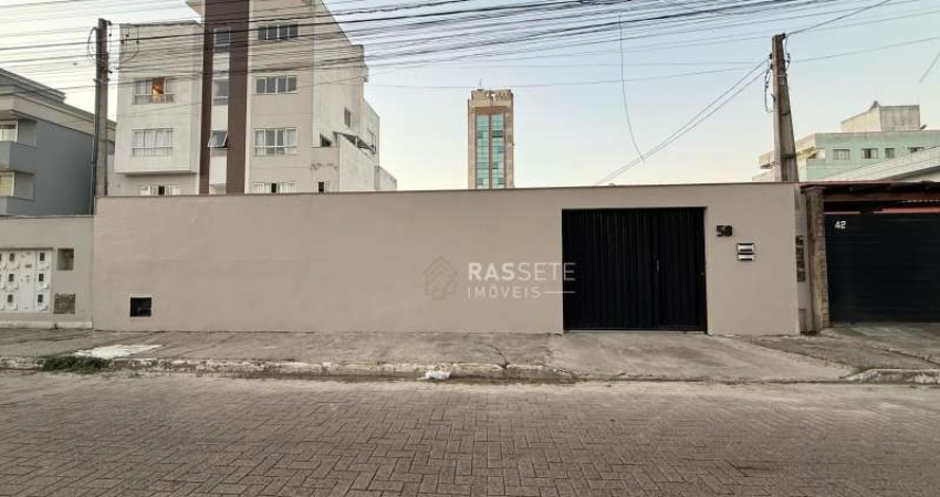 TERRENO COM 2 CASAS NO CENTRO DE NAVEGANTES/SC