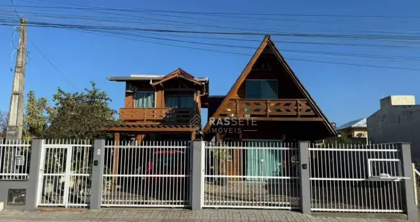 Casa com 4 quartos à venda na Rua Senador Antonio Carlos Konder Reis, Meia Praia, Navegantes