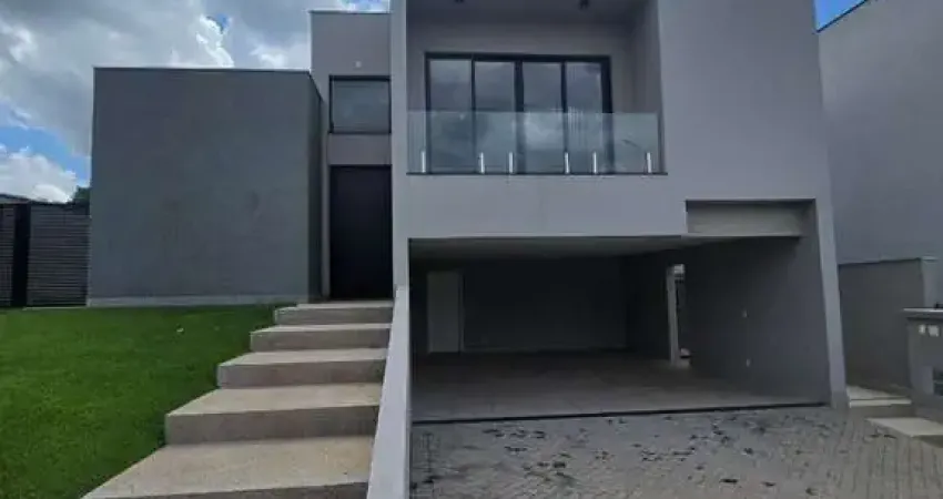 Casa Térrea com 3 Suítes, Escritório e Piscina – Melhor Custo-Benefício com Fundo para a Mata!