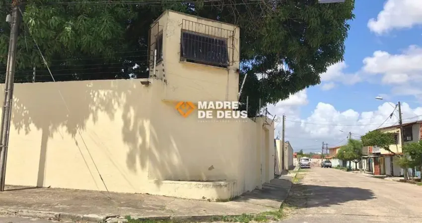 Barracão / Galpão / Depósito à venda na Francisco Nepomuceno, 170, Messejana, Fortaleza
