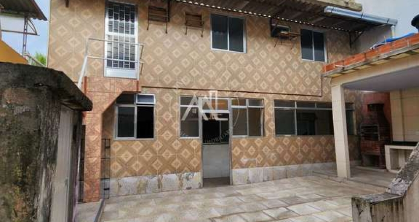 Excelente Casa em Nova Iguaçu, Posse, com 3 quartos, 220m²