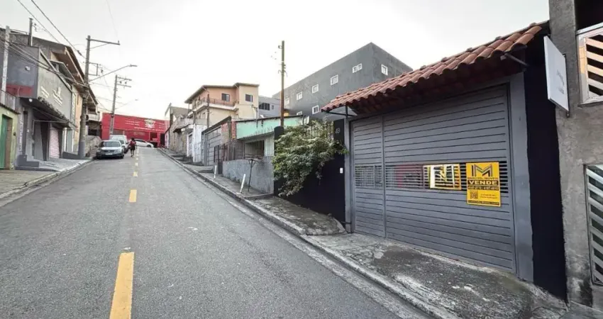 CASA TÉRREA À VENDA – 10 metros da Inocêncio Seráfico