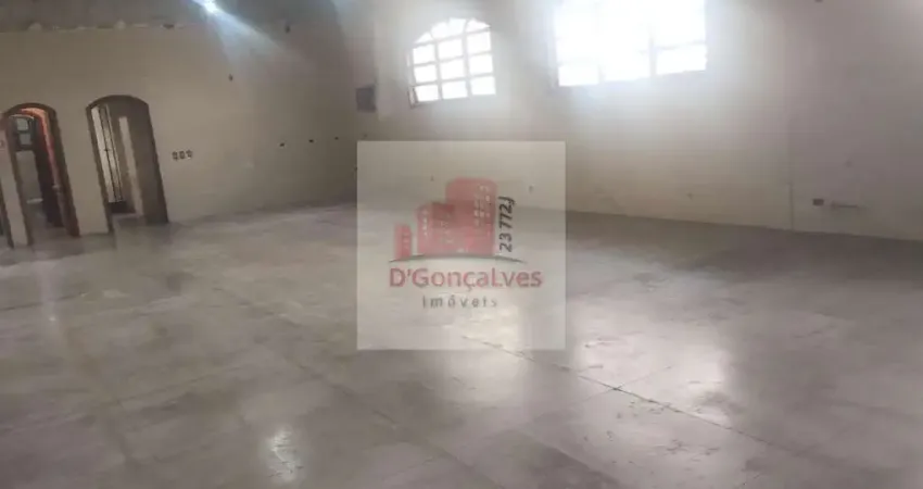 Excelente salão/loja, ótima localização, com 182,0 metros com copa e mais uma sala nos fundos.