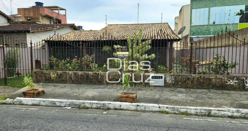 Casa muito bem localizada no Centro de Rio das Ostras à venda!