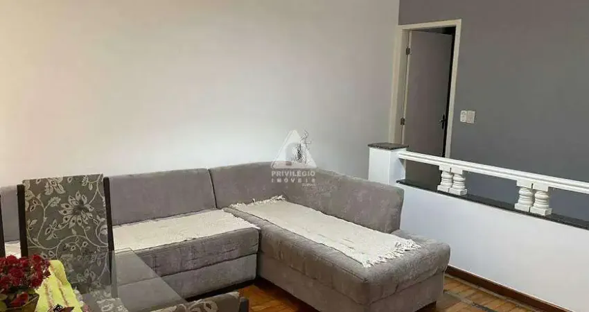 Apartamento tipo Casa de Vila na Tijuca.