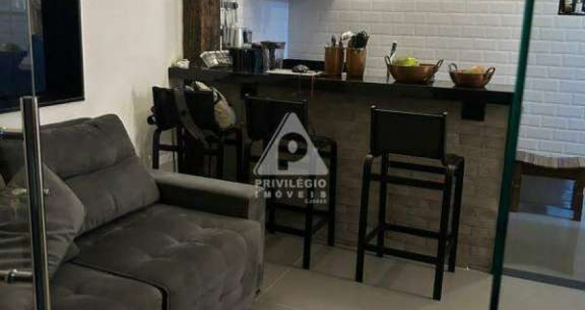 Apartamento 3 quartos, 2 banheiros, cozinha, área, 300m do Metrô, em rua sem saída, com guarita.