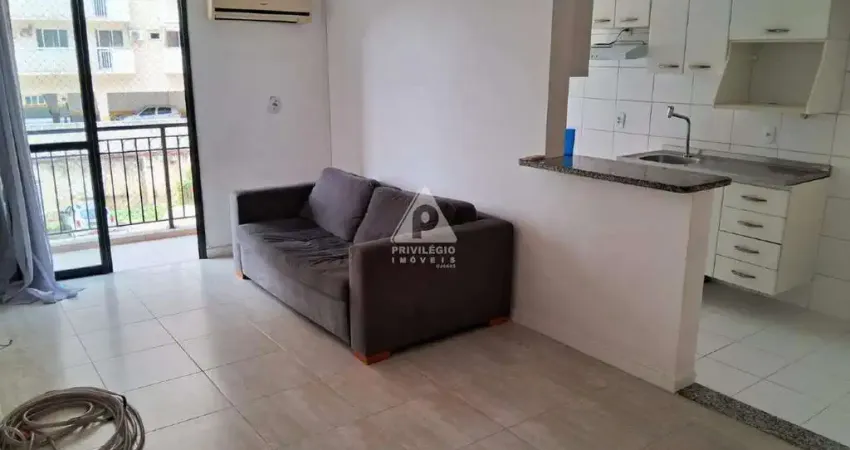 Apartamento com varanda, 2 quartos, suíte e vaga