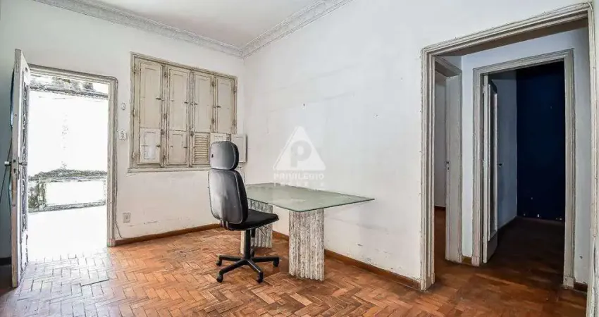 Apartamento na Tijuca de 2 quartos, sala, cozinha, copa /cozinha e e área externa ,com churrasqueira
