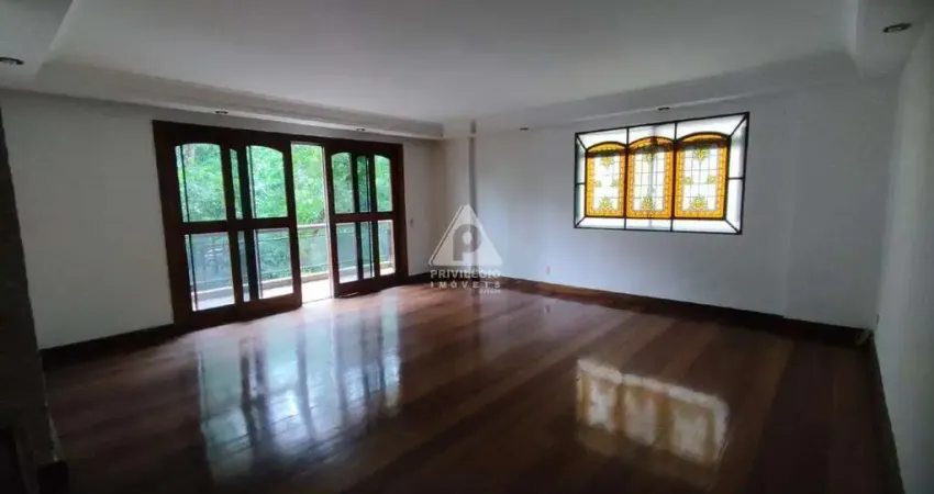 Oportunidade única: apartamento clássico e espaçoso na tijuca (163 m² - 4 quartos), junto ao metrô