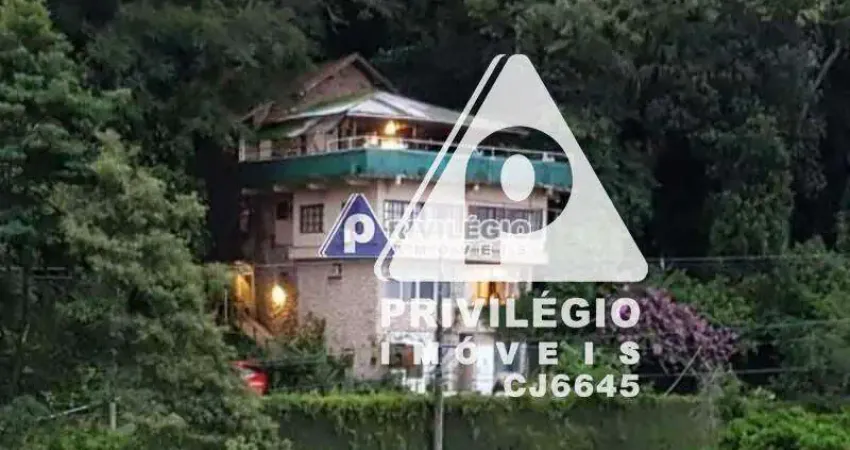 Incrível casa com vista mar e montanhas no Vidigal