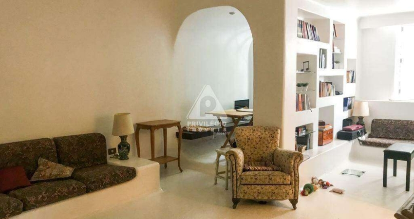 Excelente apartamento de 2 quartos com vaga no Leblon