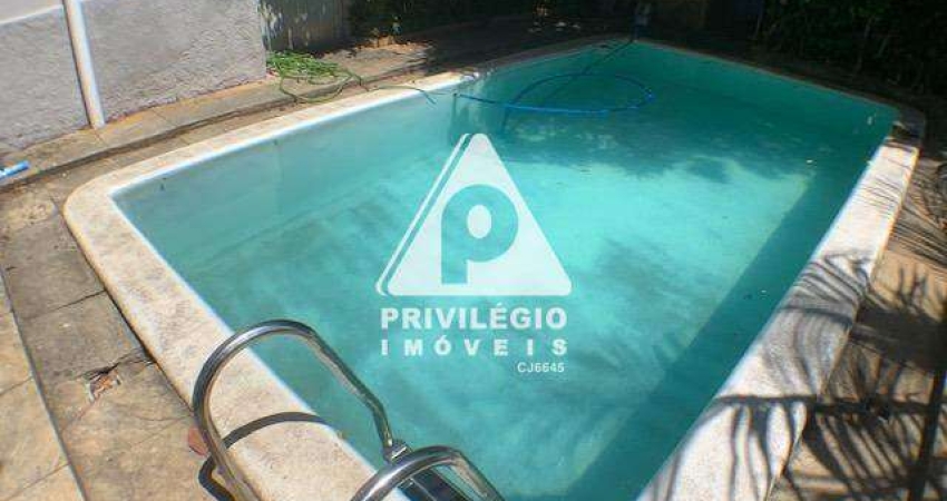 Casa de rua à venda, 5 quartos, 1 suíte, 4 vagas, Santa Teresa - RIO DE JANEIRO/RJ