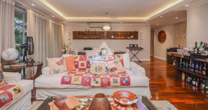 Apartamento de luxo reformado com 4 quartos - 2 suítes - 2 vagas no Humaitá