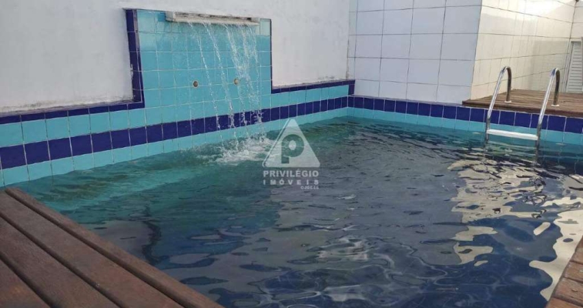 COBERTURA DUPLEX EM RUA TRANSVERSAL COM 2 VAGAS EM COPACABANA