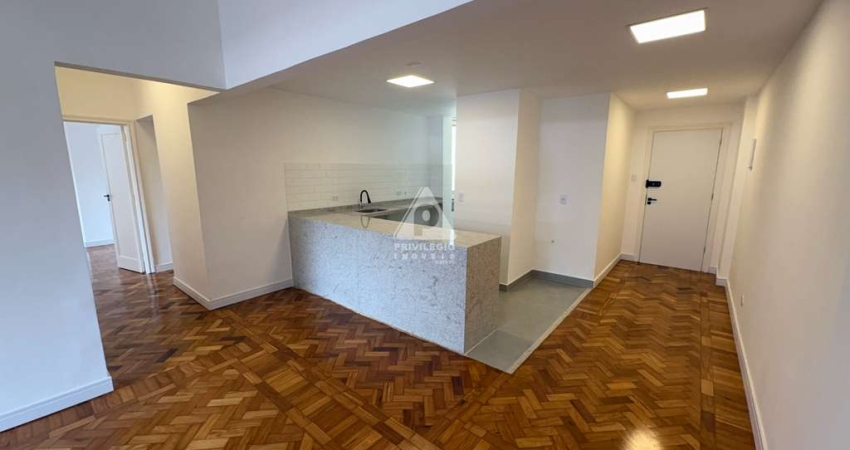 Apartamento à venda no Flamengo com 3 quartos, 1 suíte reformado