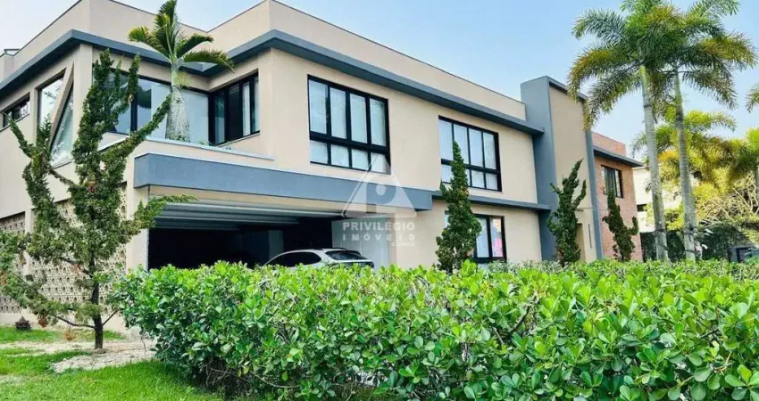 Magnífico Duplex, alto padrão, salão pé direito duplo, 3 suítes, piscina, e maravilhosa casa de hóspedes - Barra da Tijuca.