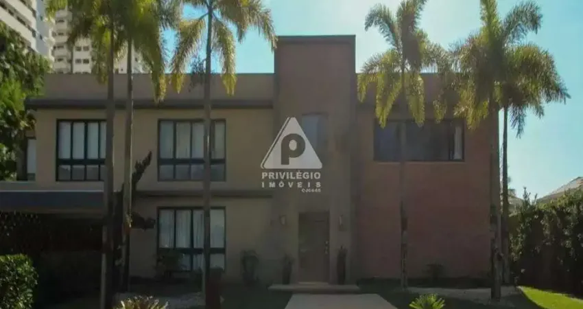 Magnífico duplex, alto padrão, salão pé direito duplo, 3 suítes, piscina, e maravilhosa casa de hóspedes - barra da tijuca.