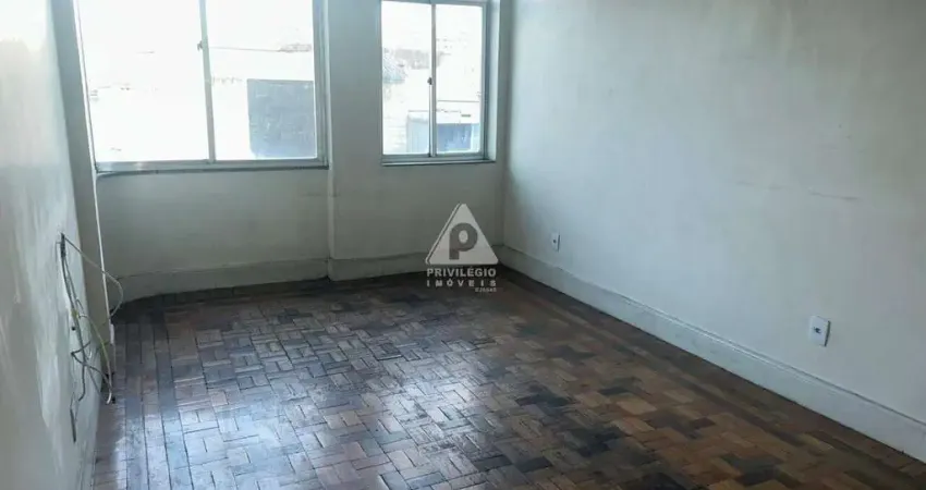 Apartamento à venda de 2 quartos na Praca da Bandeira