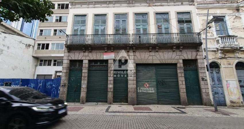 Prédio comercial urbano no centro histórico do Rio de Janeiro.