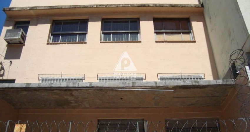 Predio 2 andares com loja no térreo, elevador, estacionamento, 4 banheiros, 8 salas, 2 recepções na Praça da Bandeira. Oportunidade!