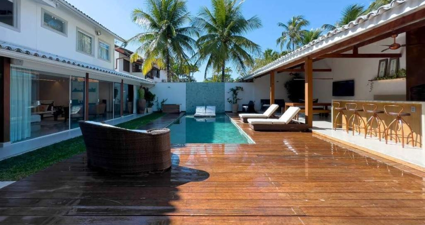 CASA ATUALIZADA - 430m² - 6 QUARTOS - 3 SUÍTES - SANTA MÔNICA