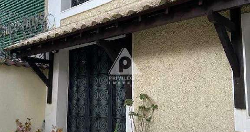 ÓTIMA OPORTUNIDADE – CASA AMPLA COM DUAS EDIFICAÇÕES!