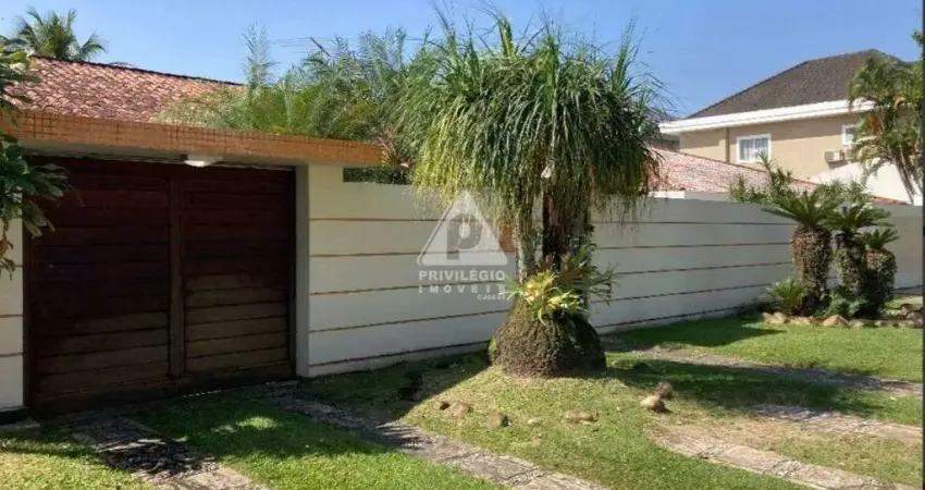 Casa linear no condomínio rio mar, 4 quartos, 1 suíte - barra da tijuca, rio de janeiro/rj