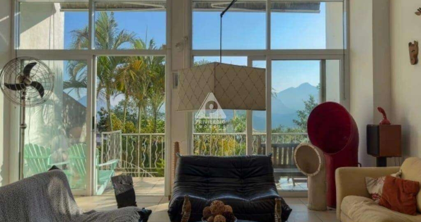 Luxuosa casa em condomínio no Humaitá, com 4 dormitórios, sendo 2 suites e 302 m²
