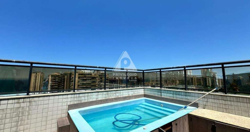 Cobertura Triplex Exclusiva com Vista Mar e Lagoa na Barra da Tijuca - ABM (Junto à Ponte Lúcio Costa)