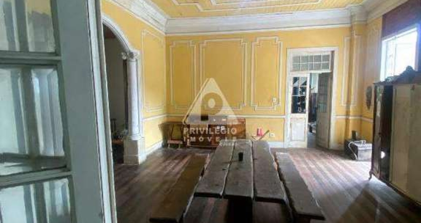 CASA IMPONENTE ESTILO COLONIAL À VENDA EM SANTA TERESA