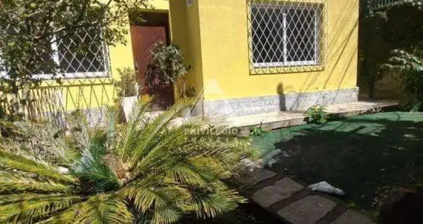 Casa 4 quartos sendo 3 suites com campo Futebol e terreno com 1.080 m² - Valparaíso - Petrópolis/RJ
