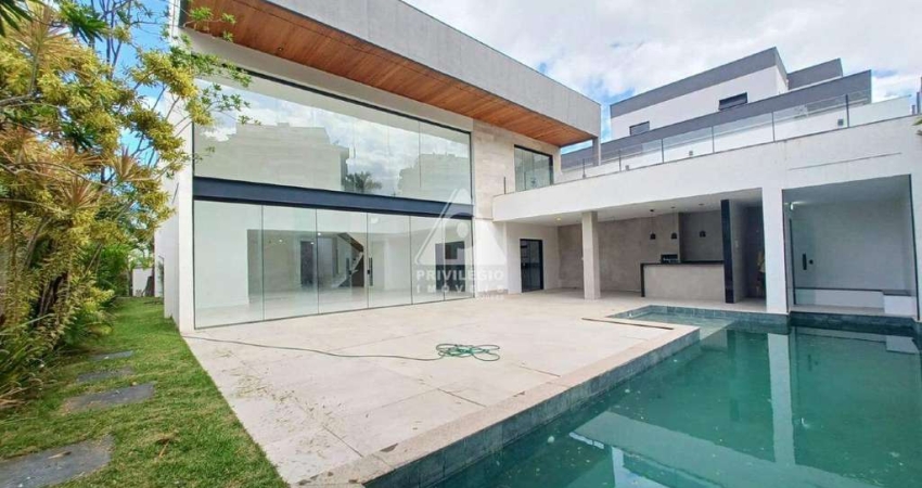 Casa triplex á venda com 5 suítes, 03 vagas na Barra da Tijuca Rio de janeiro.