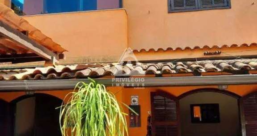 Casa à venda, 4 quartos, 2 suítes, 4 vagas, Recreio dos Bandeirantes - RIO DE JANEIRO/RJ
