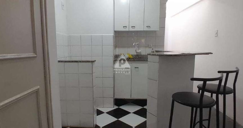 Privilégio Imóveis vende conjugado em Copacabana, no Posto 3